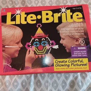 Lite Brite Kids Light Up Toy Milton Bradley Company Ages 4+    3/25